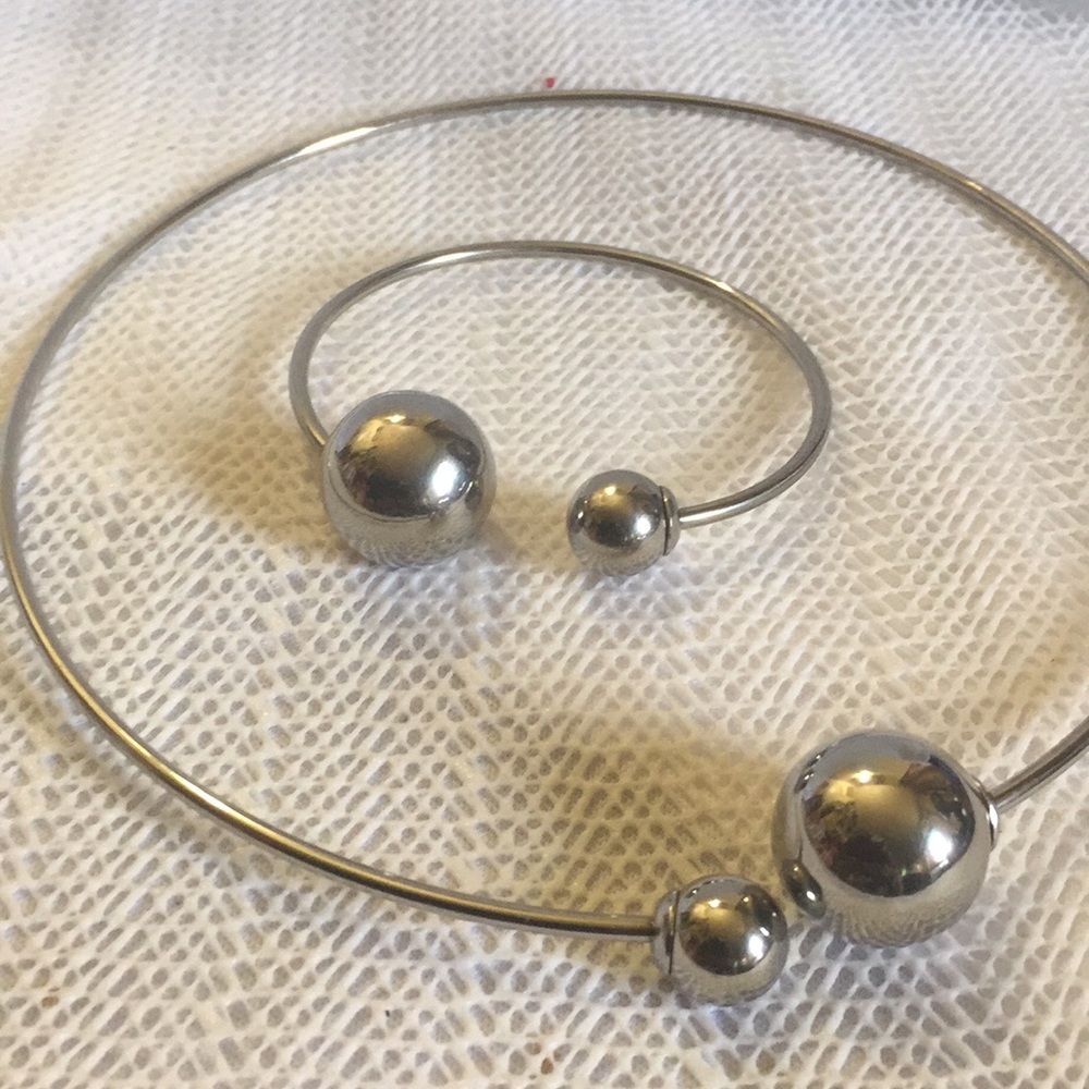 Nice silver ball choker set - Picture 3 of 5